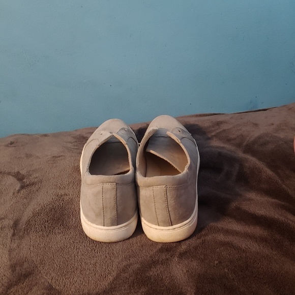 Sheakers - Picture 3 of 3